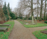 822994 Afbeelding van enkele oude graven en grafzerken op de1e Algemene Begraafplaats Soestbergen (Gansstraat) te ...